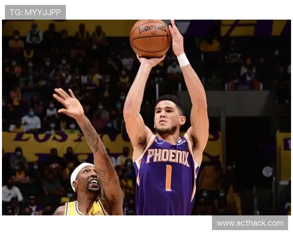 无球跑位成标志，班恩拉开空间效率逊于库里